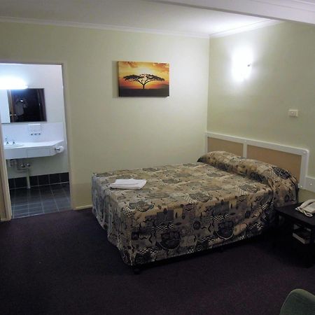 Biloela Centre Motel & Steakhouse Restaurant Exterior photo
